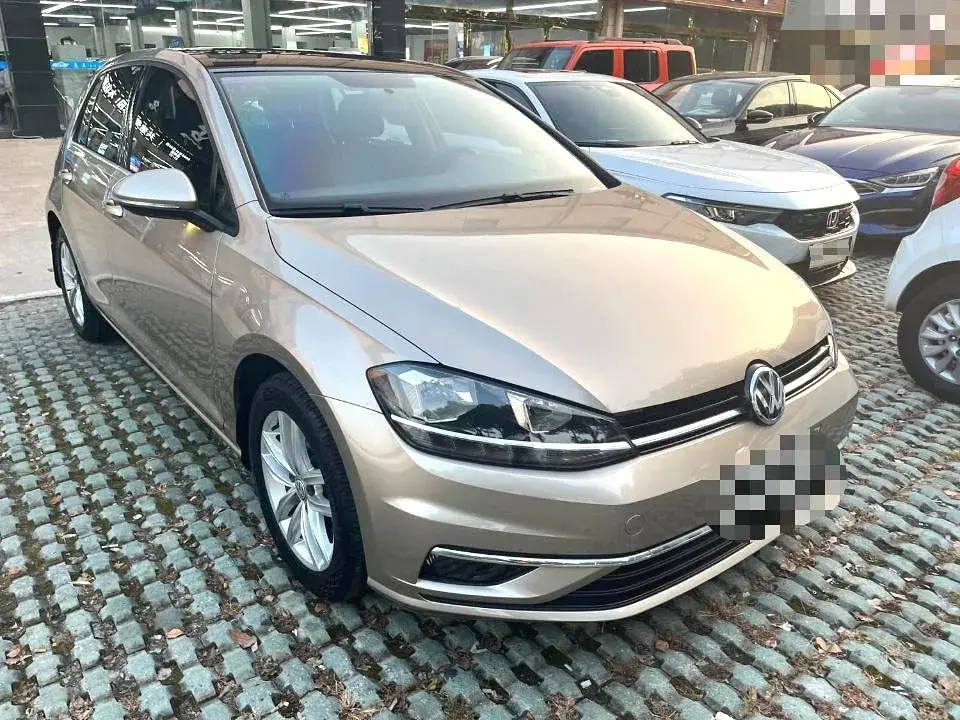 2019 VOLKSWAGEN GOLF thumbnail 3