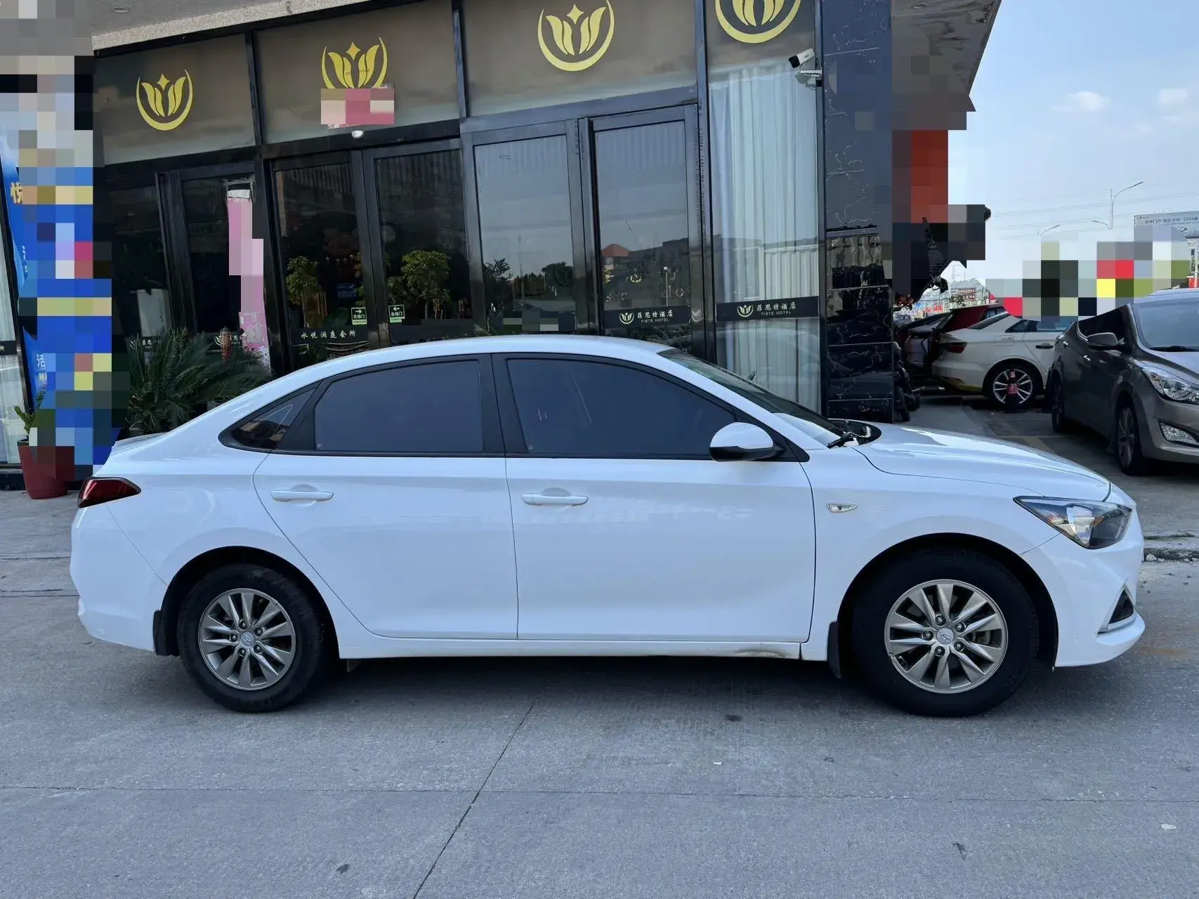 2017 HYUNDAI CELESTA thumbnail 4