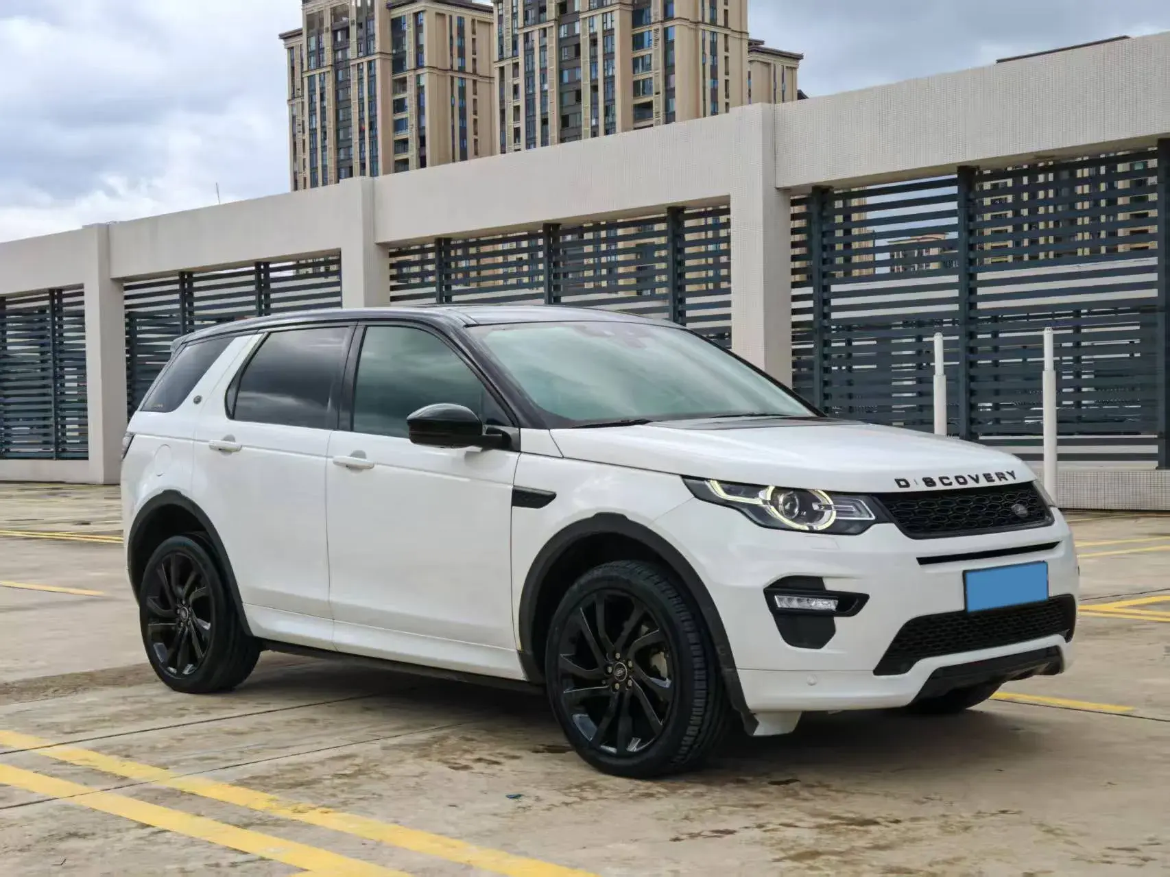 2019 LAND ROVER thumbnail 3
