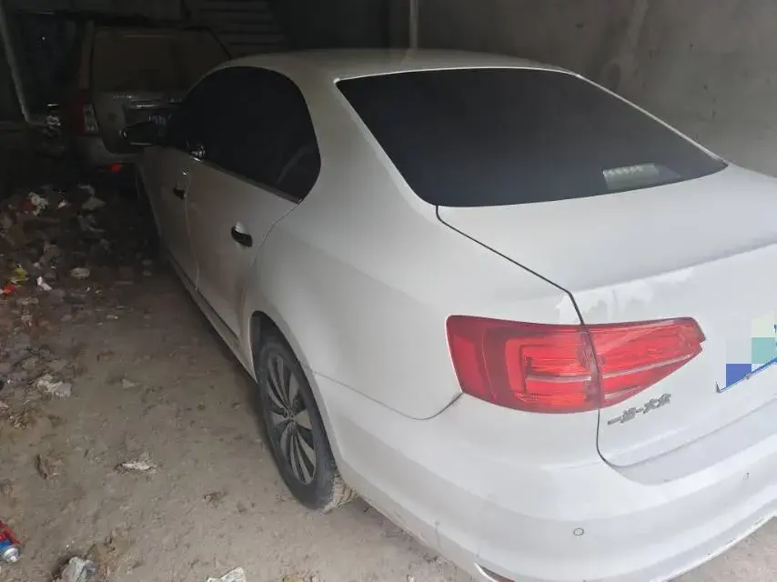 2018 VOLKSWAGEN SAGITAR thumbnail 4