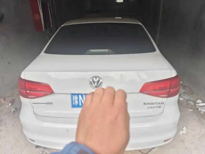 2018 VOLKSWAGEN SAGITAR thumbnail 3