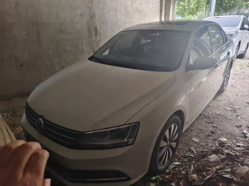 2018 VOLKSWAGEN SAGITAR view 1