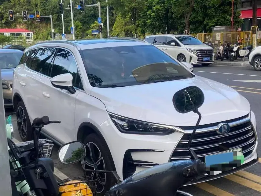 2021 BYD TANG thumbnail 3