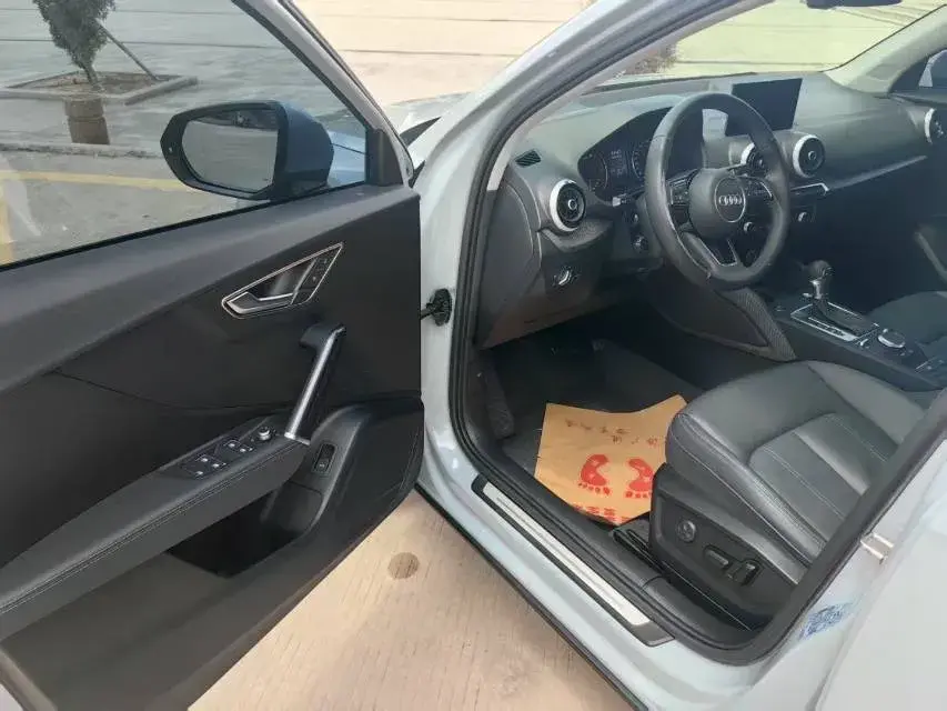 2021 AUDI Q2L thumbnail 2