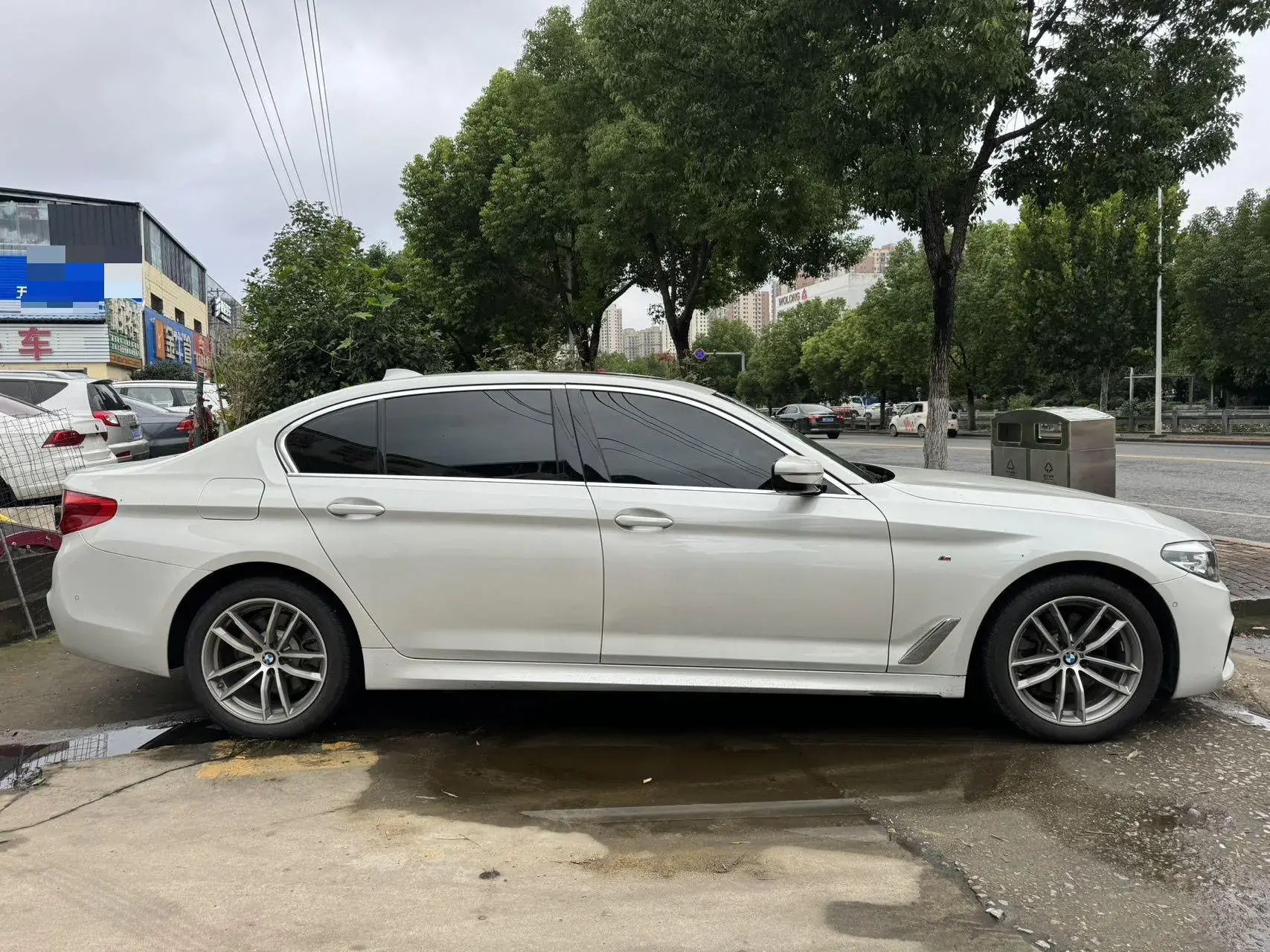 2020 BMW 5 thumbnail 3