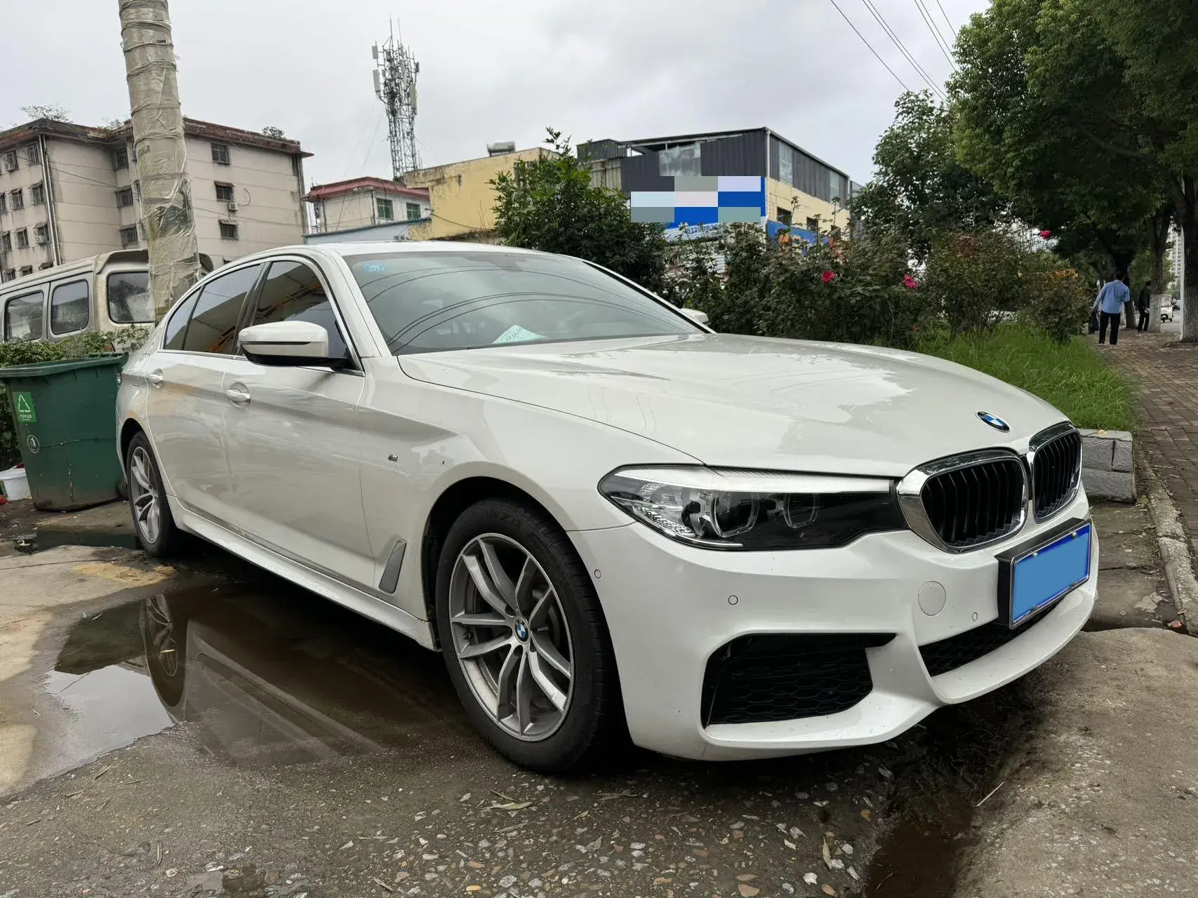 2020 BMW 5 thumbnail 2