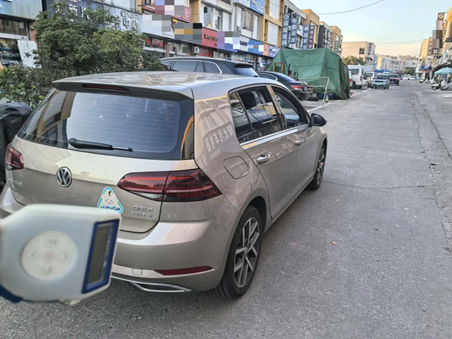 2018 VOLKSWAGEN GOLF thumbnail 3