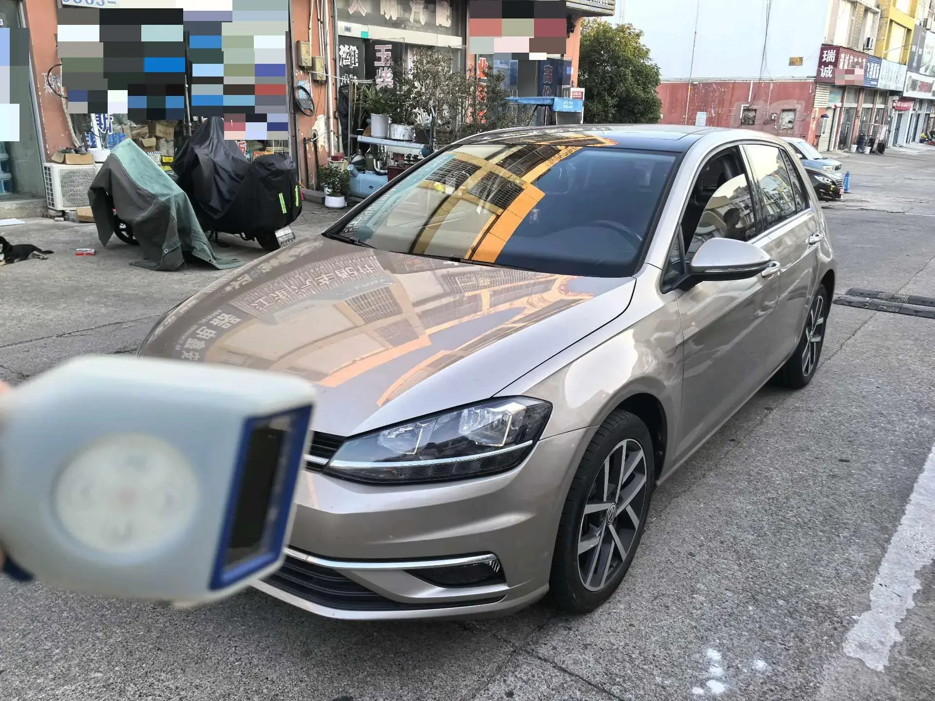 2018 VOLKSWAGEN GOLF view 1