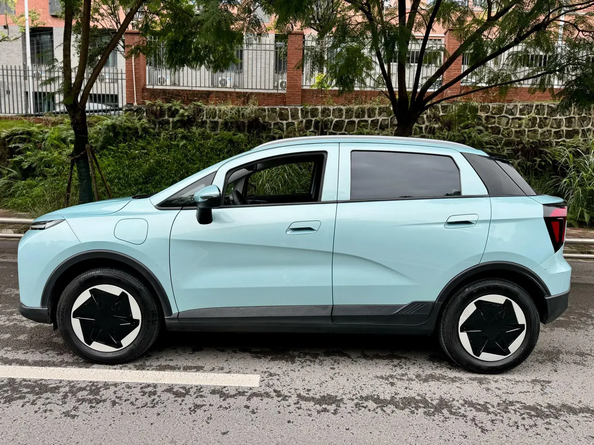 2024 GEOMETRY E thumbnail 4