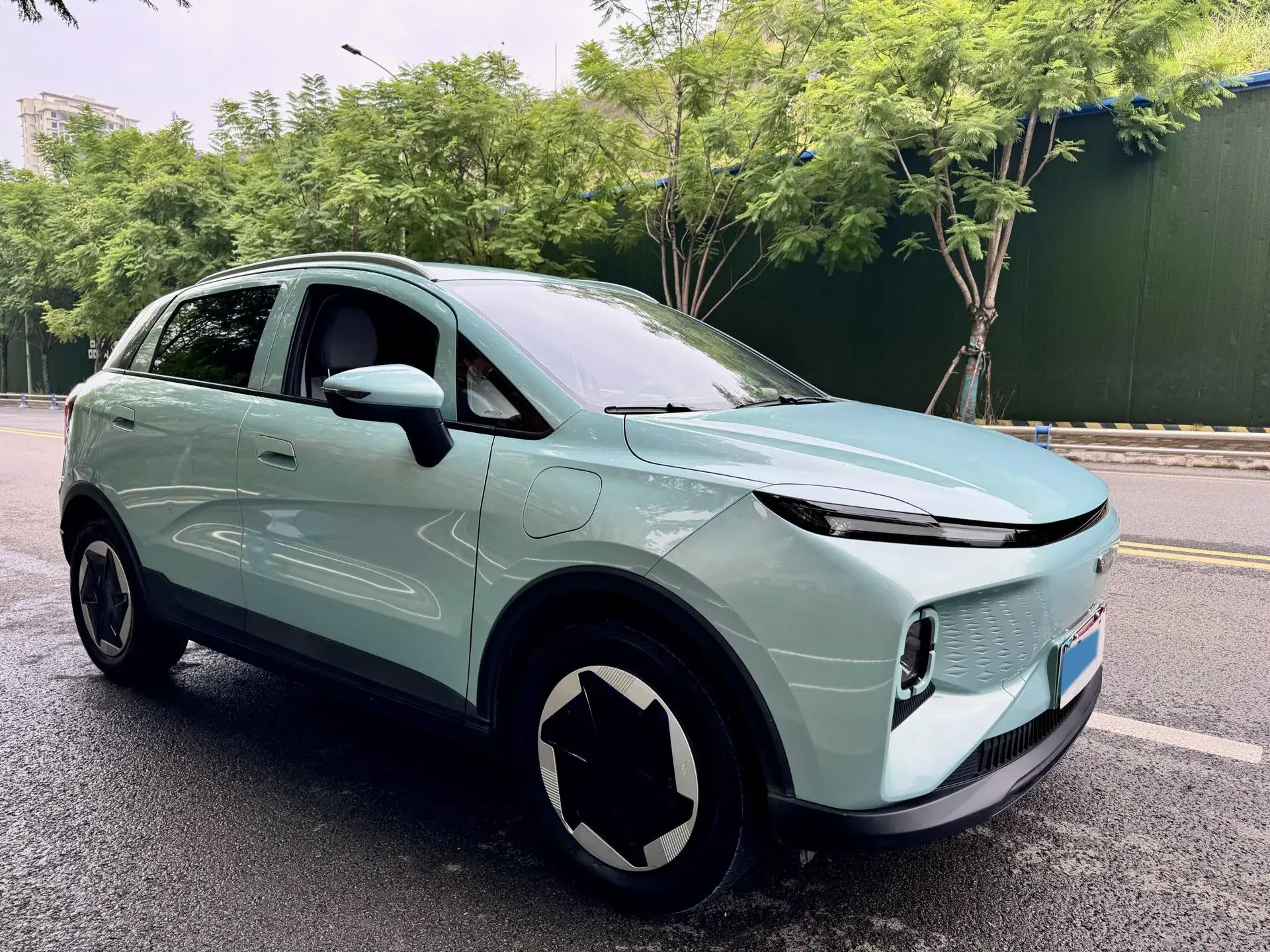 2024 GEOMETRY E thumbnail 3