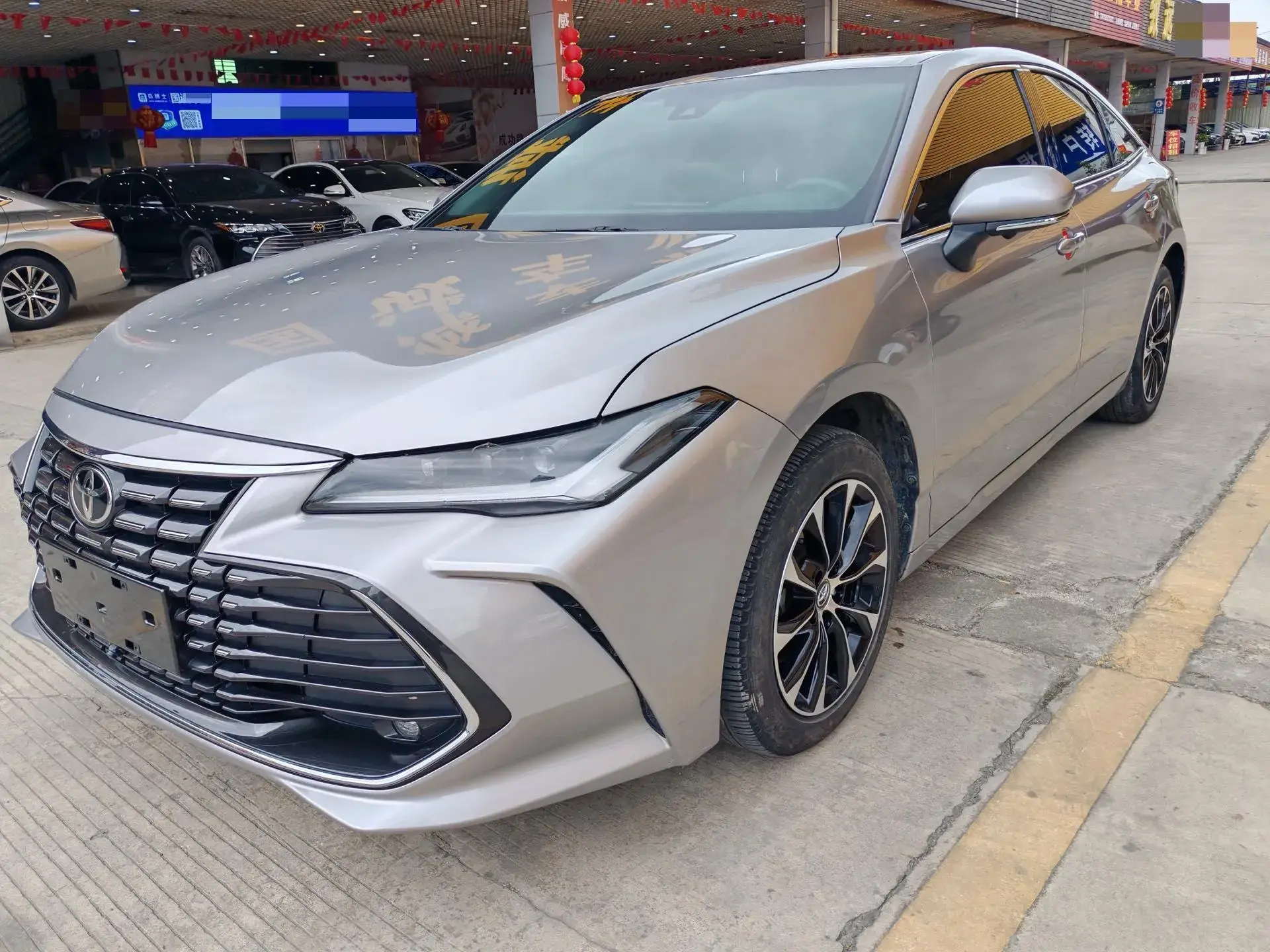 2019 TOYOTA AVALON view 1