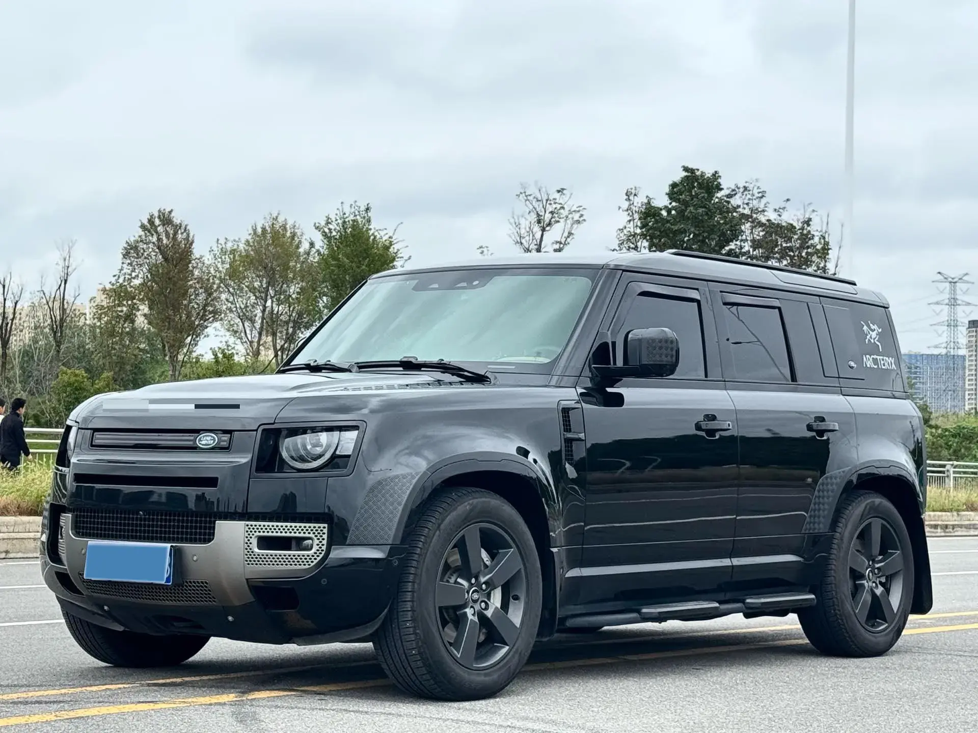 2024 LAND ROVER view 1