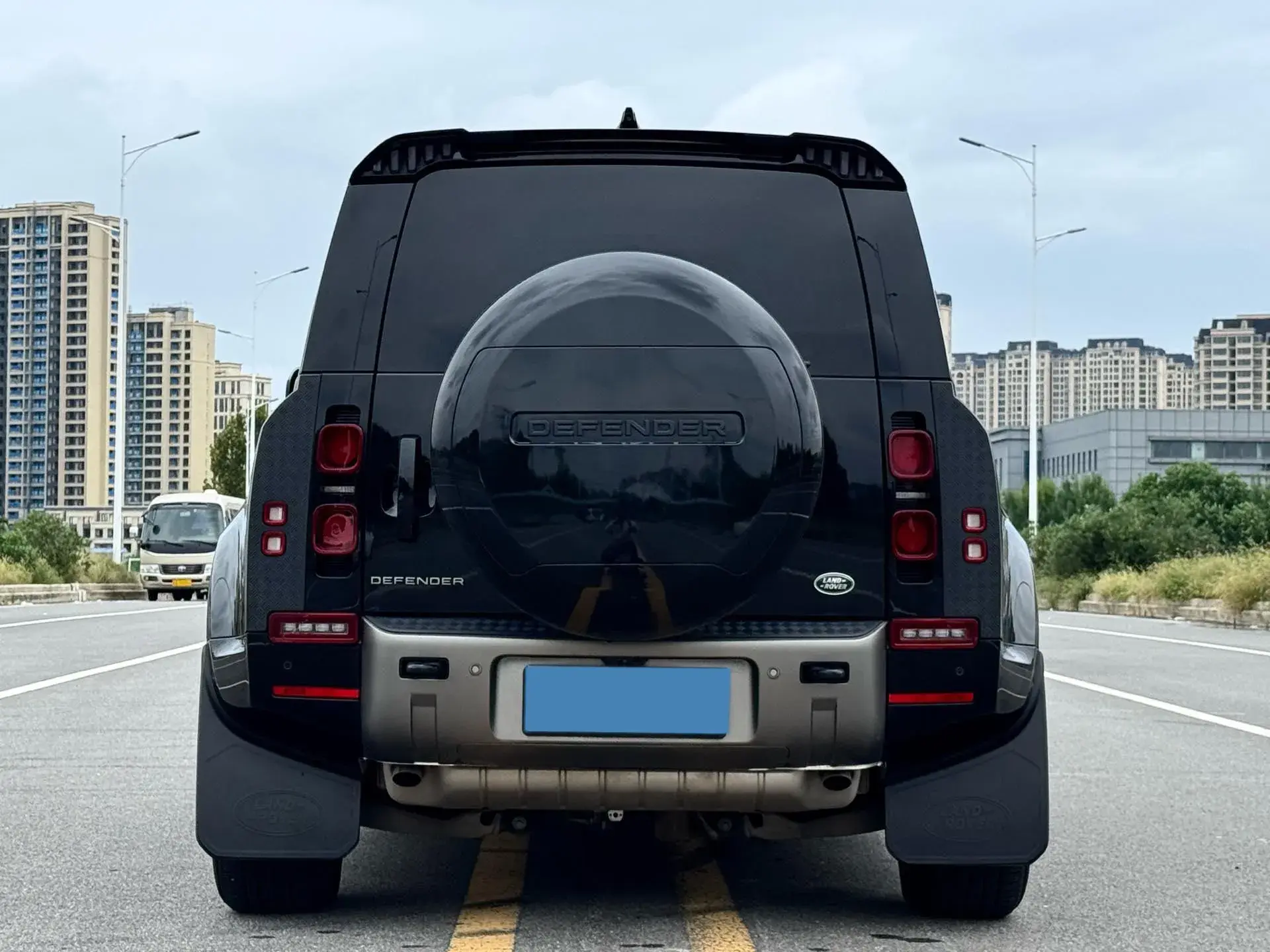 2024 LAND ROVER thumbnail 4