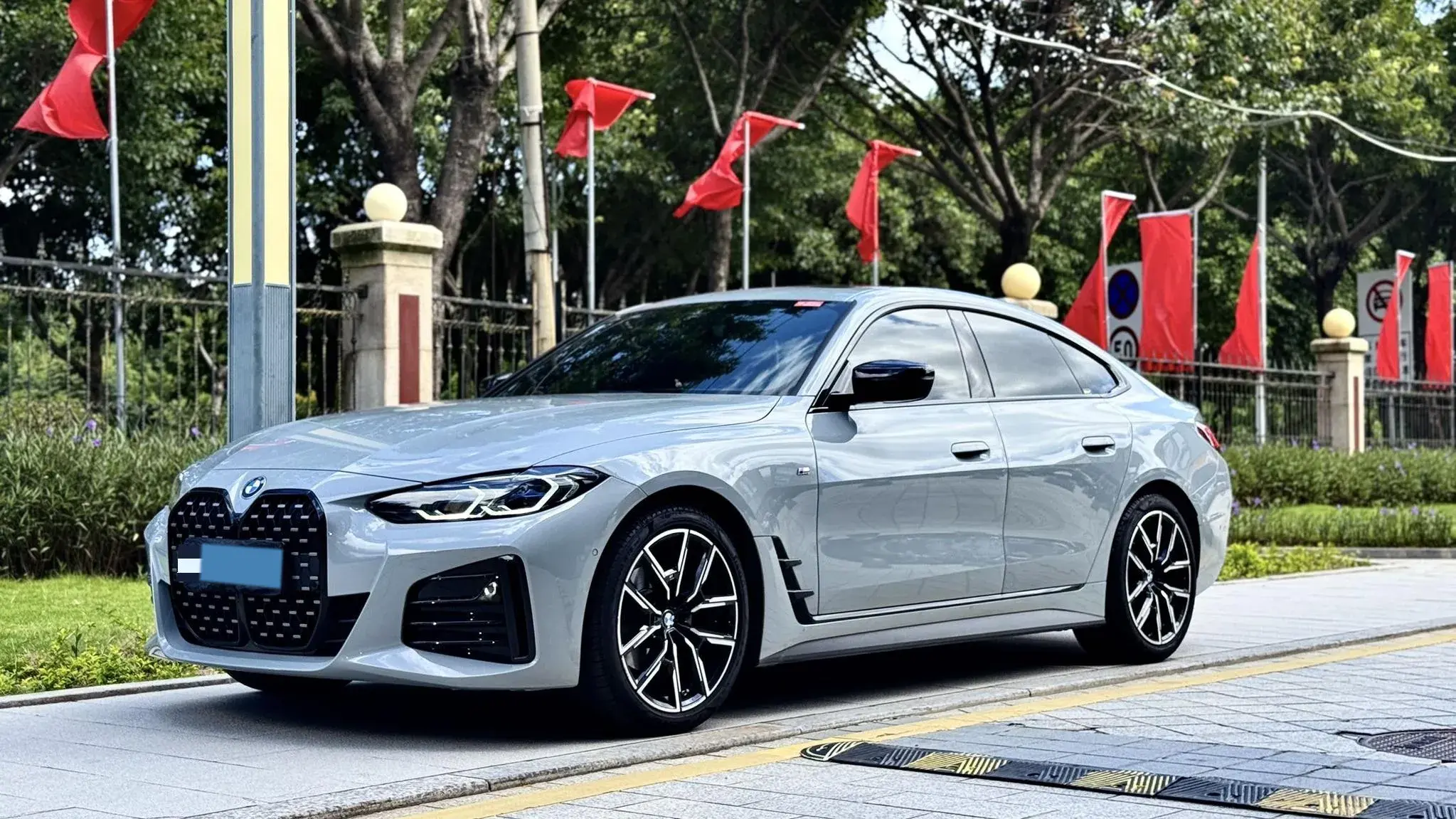 2023 BMW 2 thumbnail 2