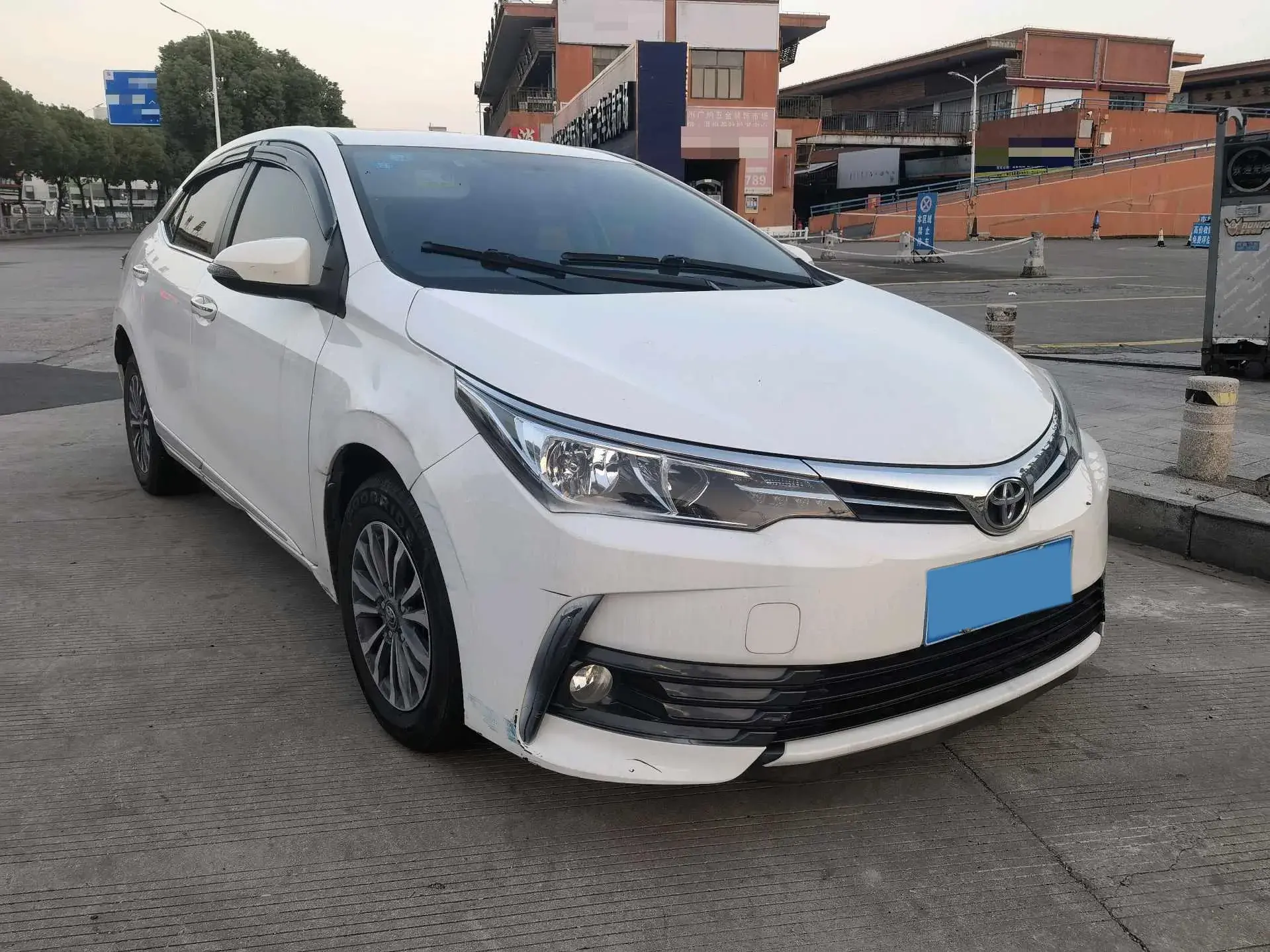 2018 TOYOTA COROLLA thumbnail 3