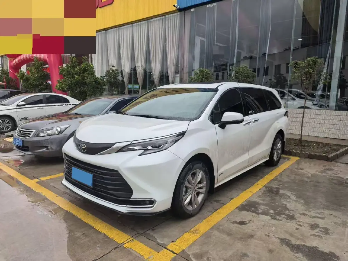 2024 Toyota Sienna 2.5L 189HP L4 E-CVT Hybrid