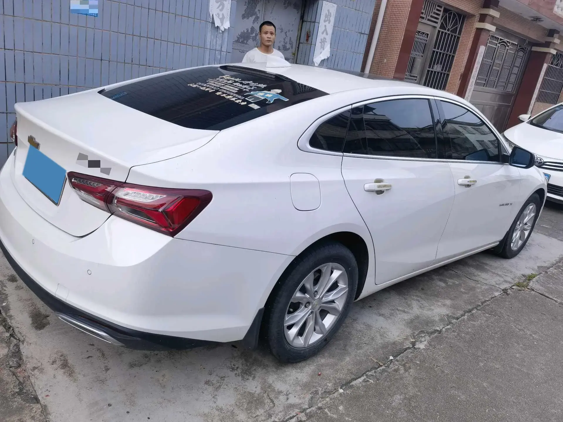 2021 CHEVROLET MALIBU thumbnail 2