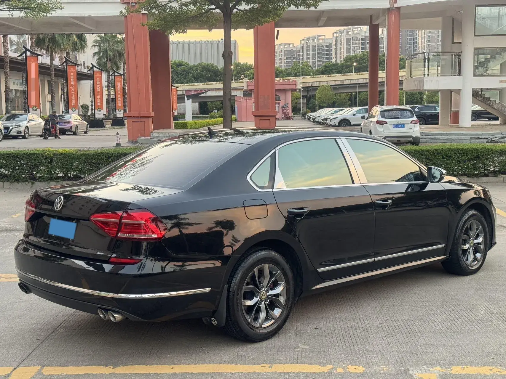 2015 VOLKSWAGEN PASSAT thumbnail 3