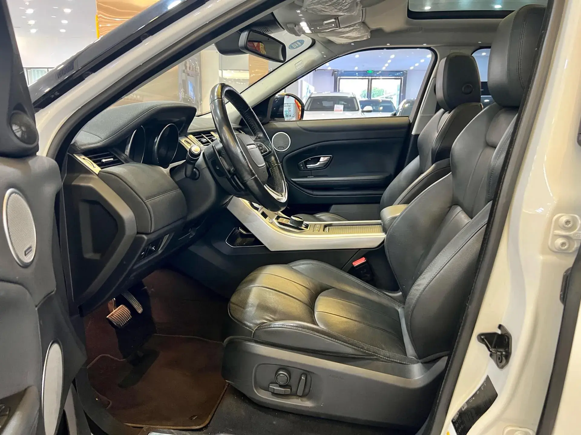 2018 LAND ROVER thumbnail 4