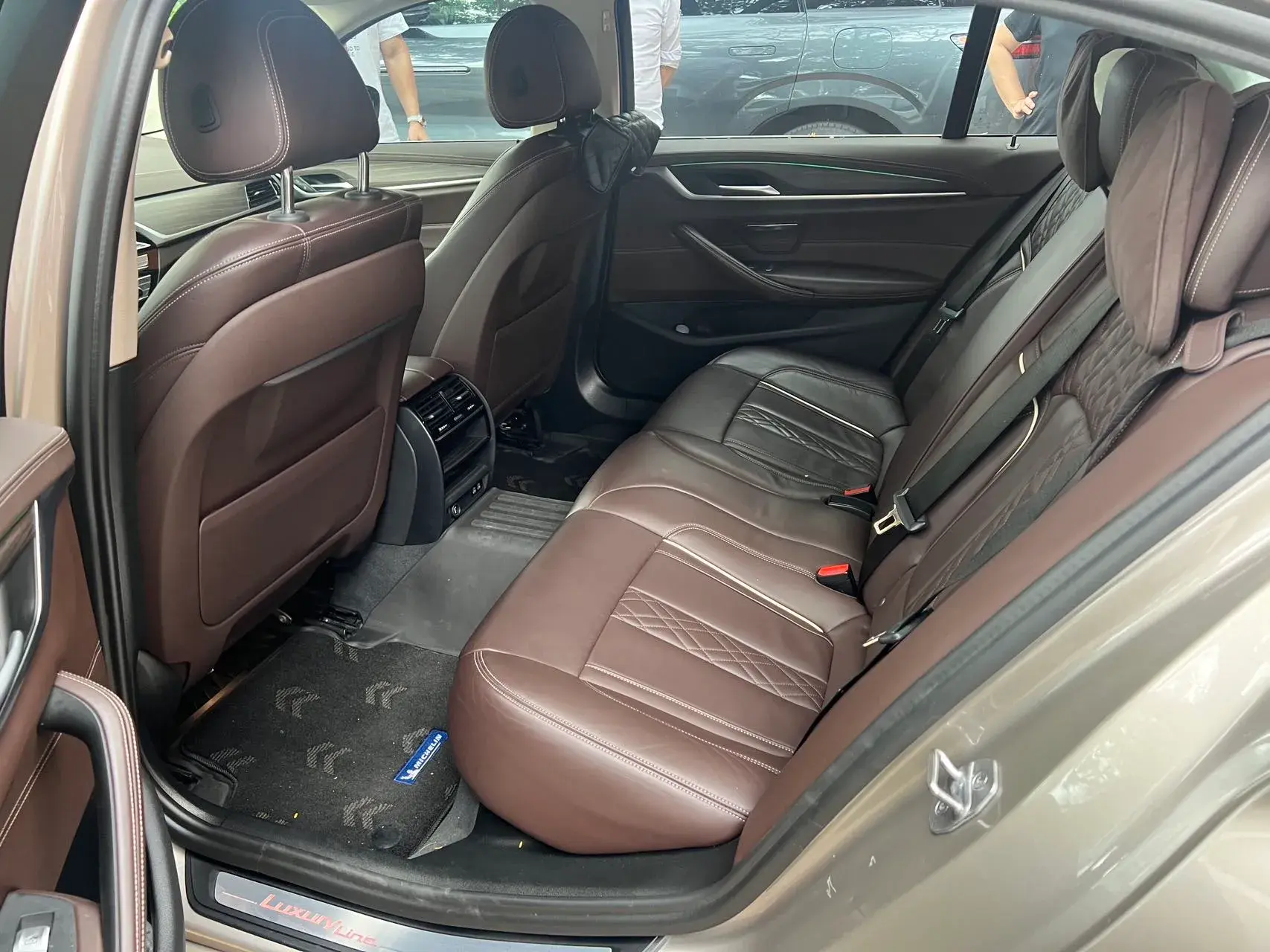 2020 BMW 5 thumbnail 3