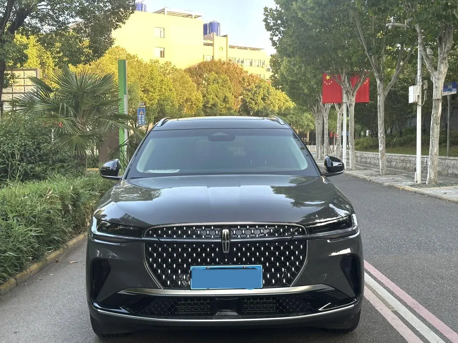 2025 LINCOLN NAUTILUS thumbnail 2