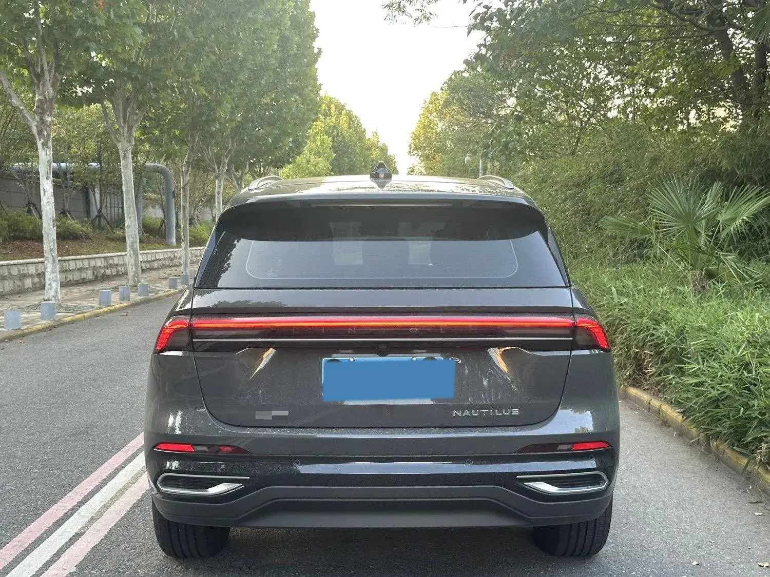 2025 LINCOLN NAUTILUS thumbnail 3