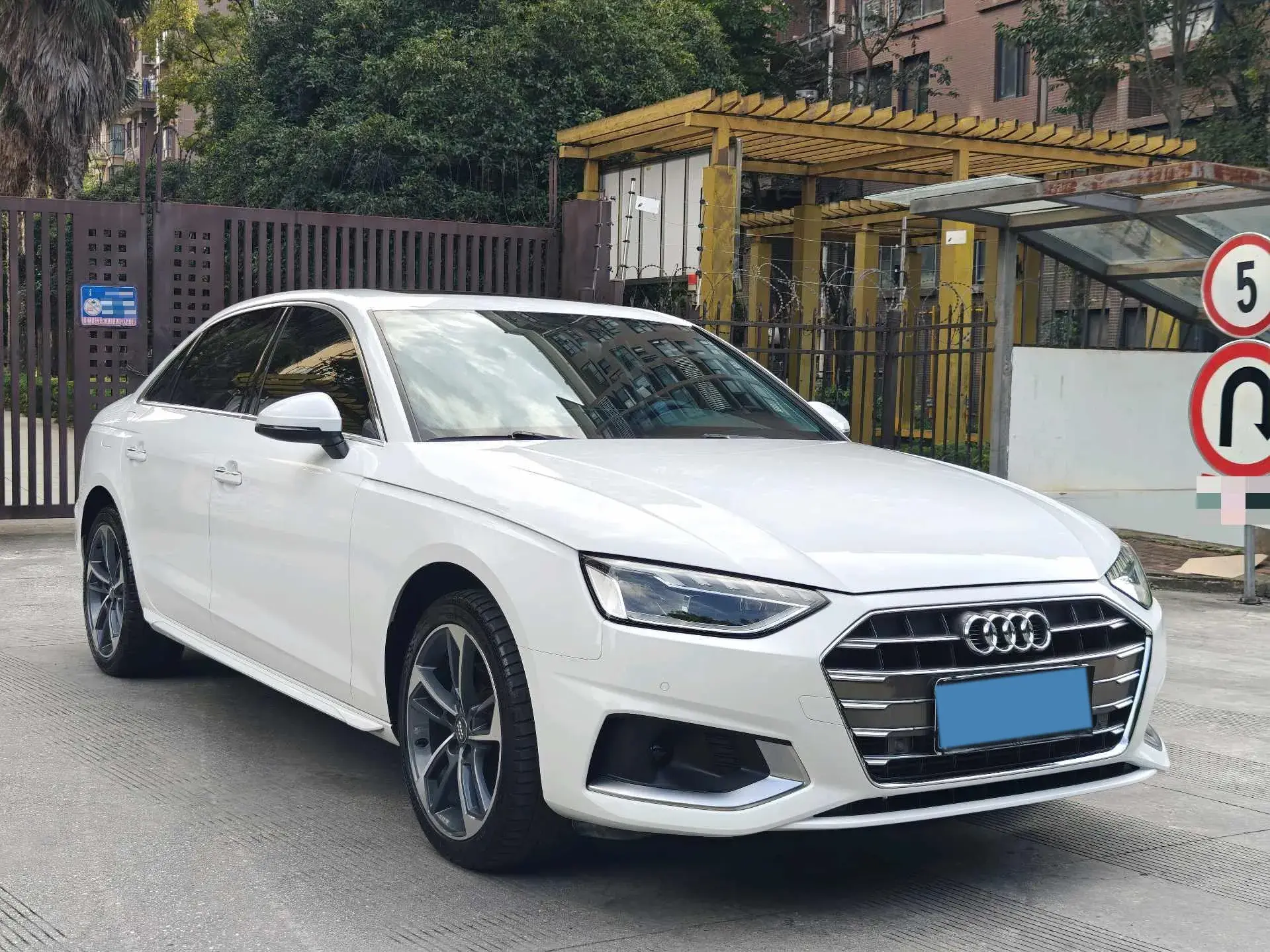 2020 AUDI A4L thumbnail 3