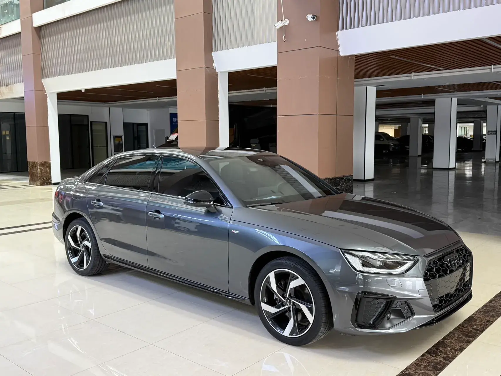 2023 AUDI A4L thumbnail 3