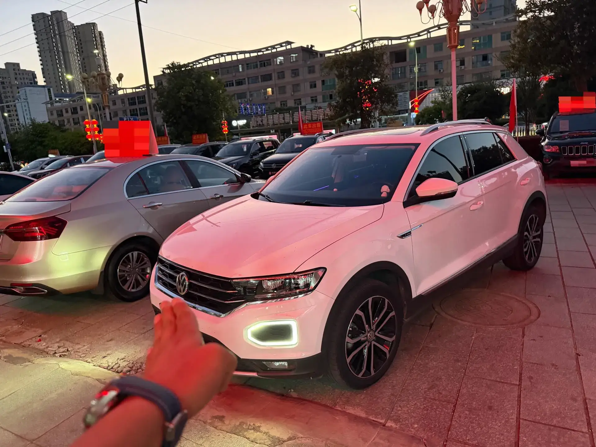 2020 VOLKSWAGEN T-ROC view 1