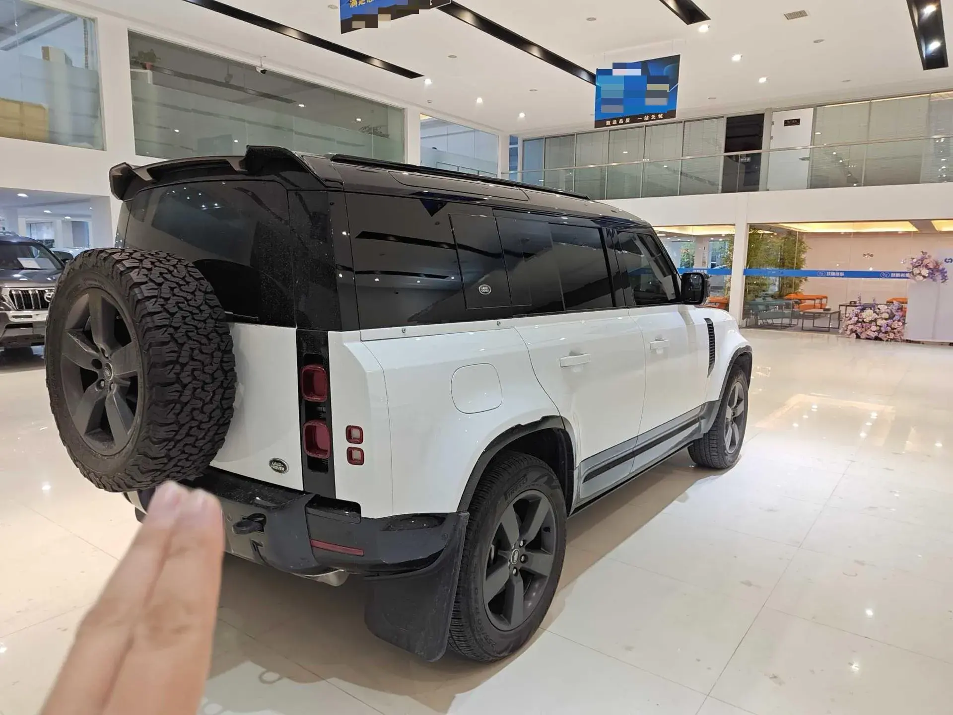2022 LAND ROVER thumbnail 4