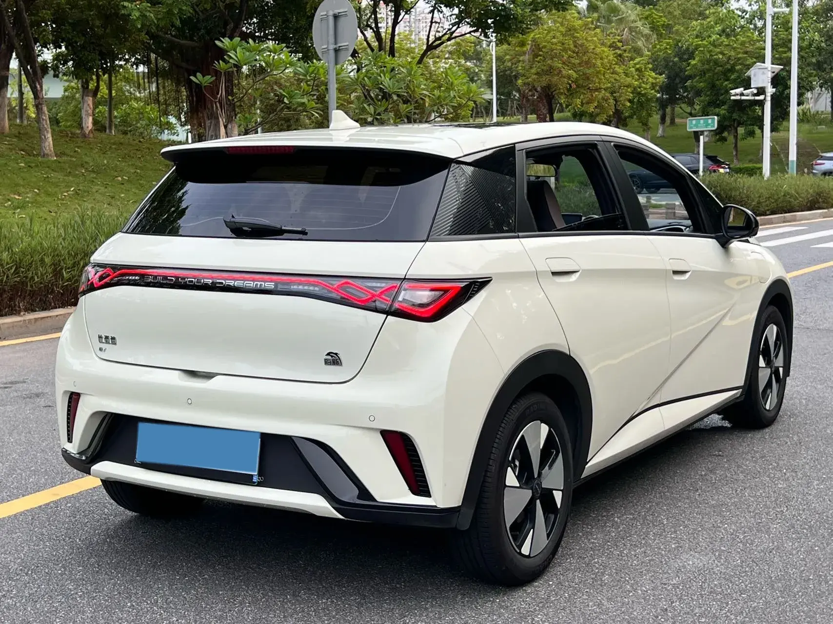 2023 BYD DOLPHIN thumbnail 4