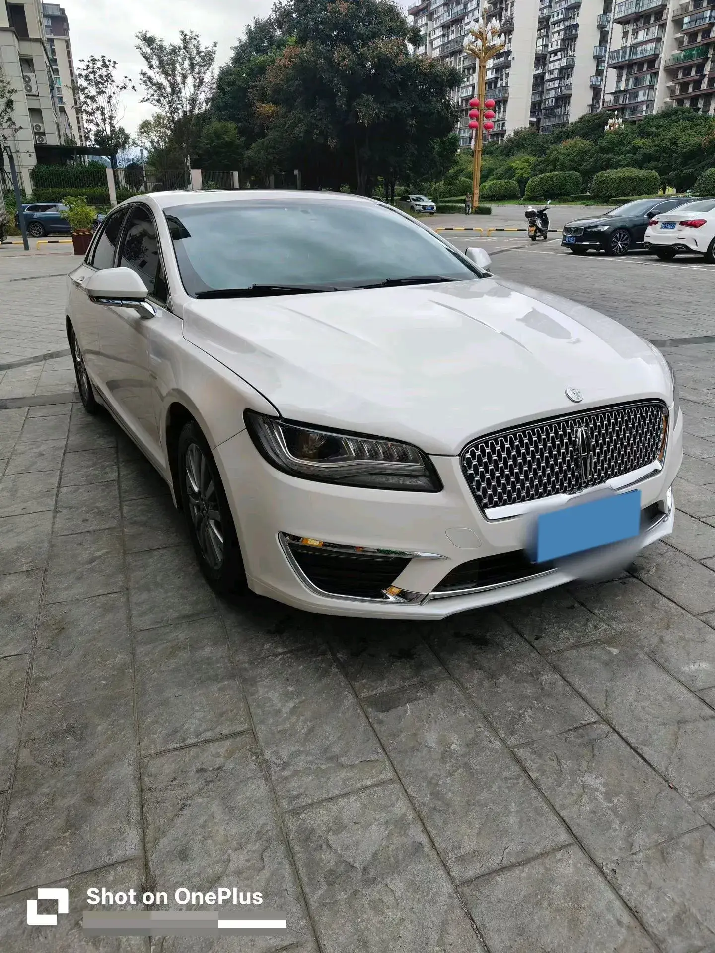 2019 LINCOLN MKZ thumbnail 2