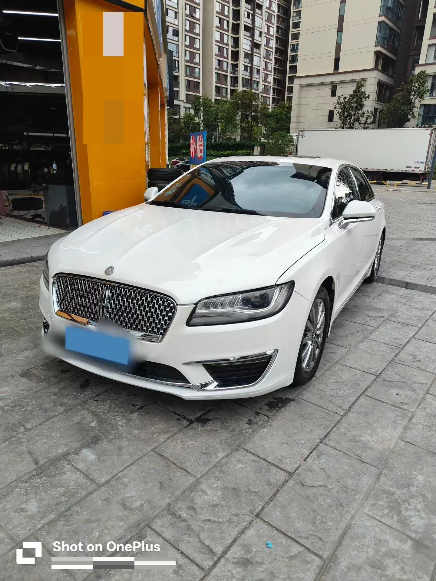 2019 LINCOLN MKZ view 1
