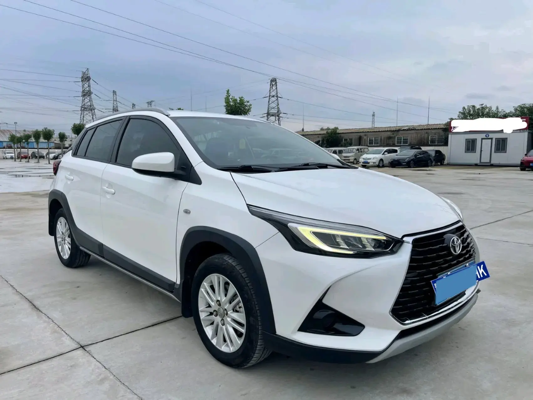 2021 TOYOTA YARIS thumbnail 3