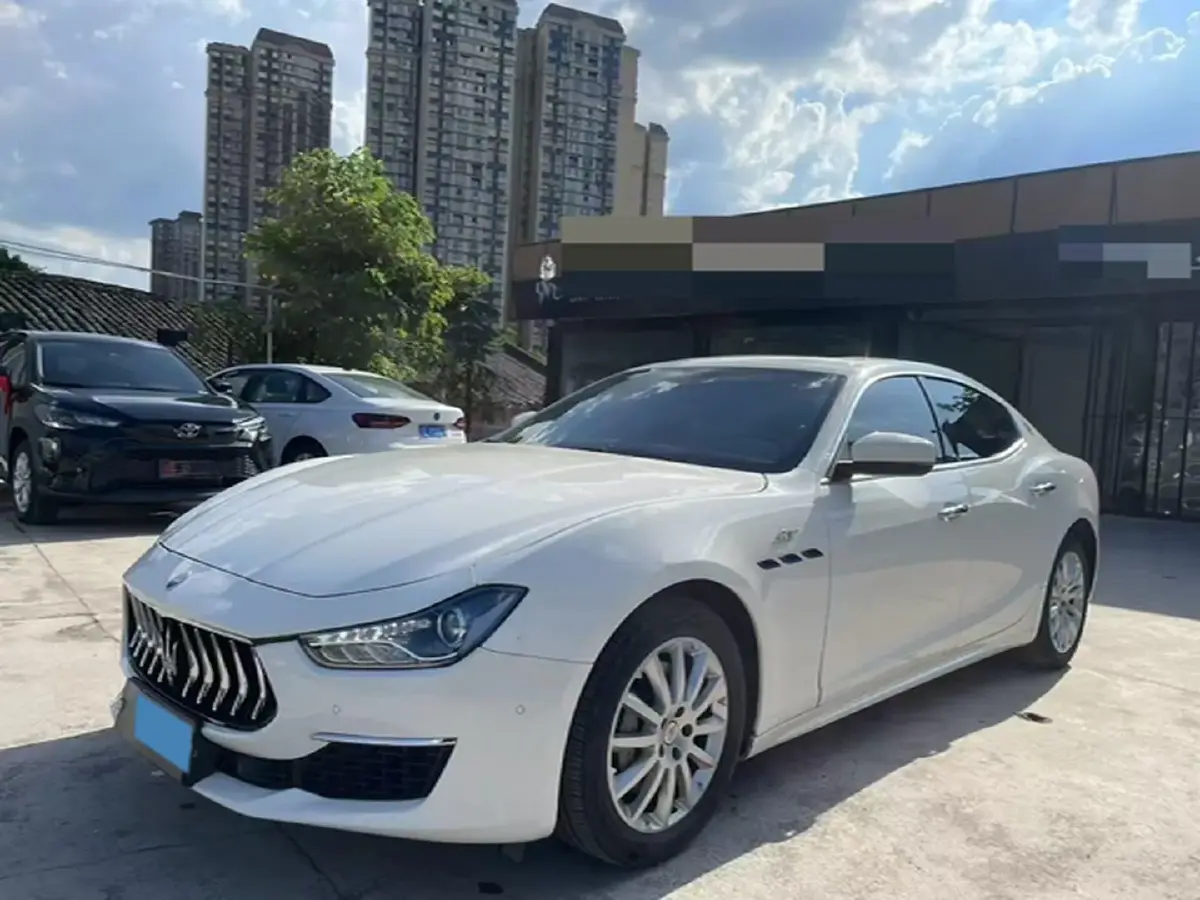 2022 Maserati Ghibli 2.0T 330HP L4 8AT