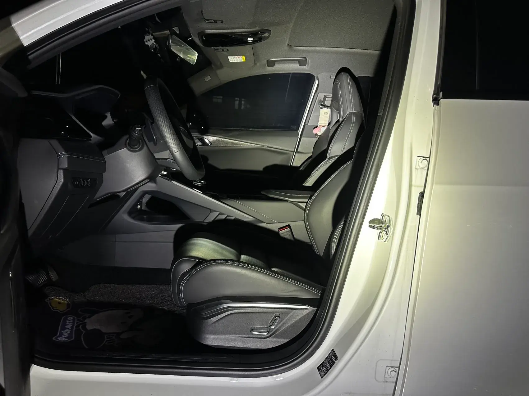 2023 LYNK&CO 06 thumbnail 4