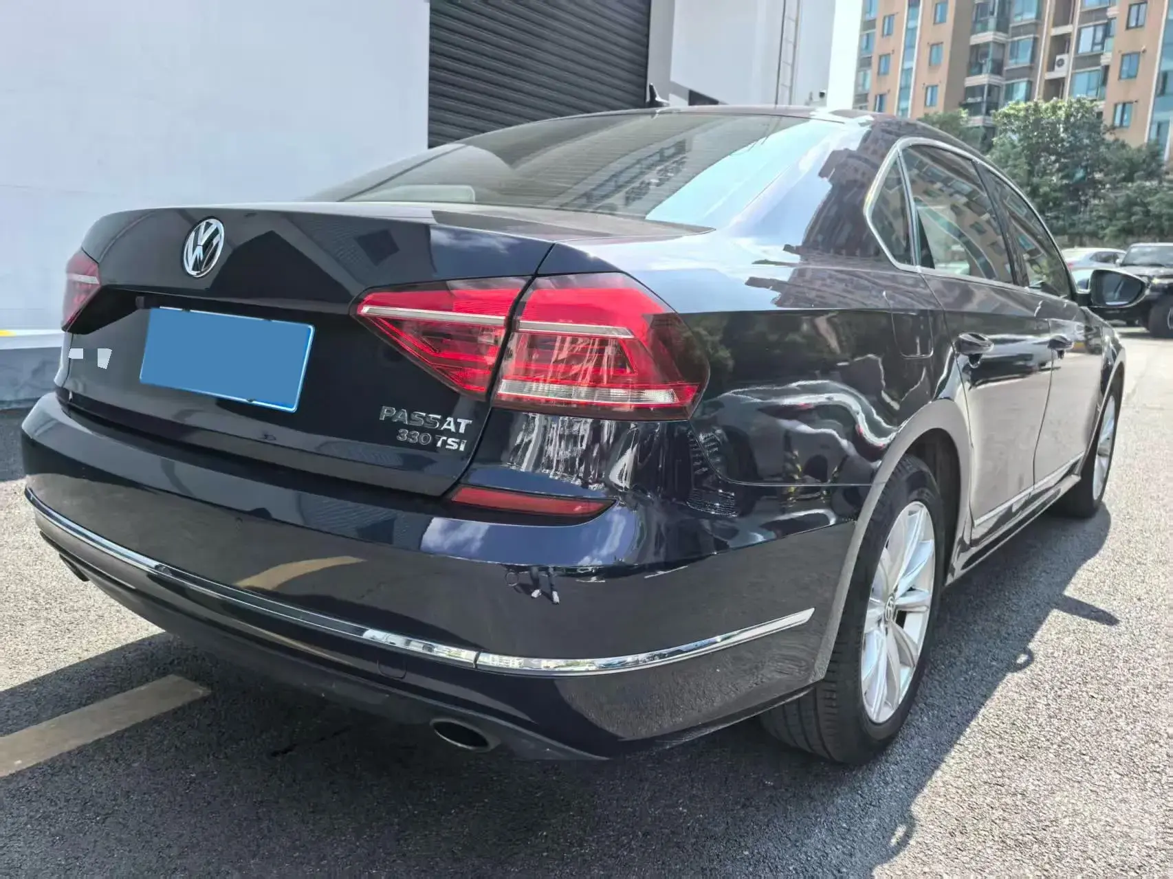 2017 VOLKSWAGEN PASSAT thumbnail 3