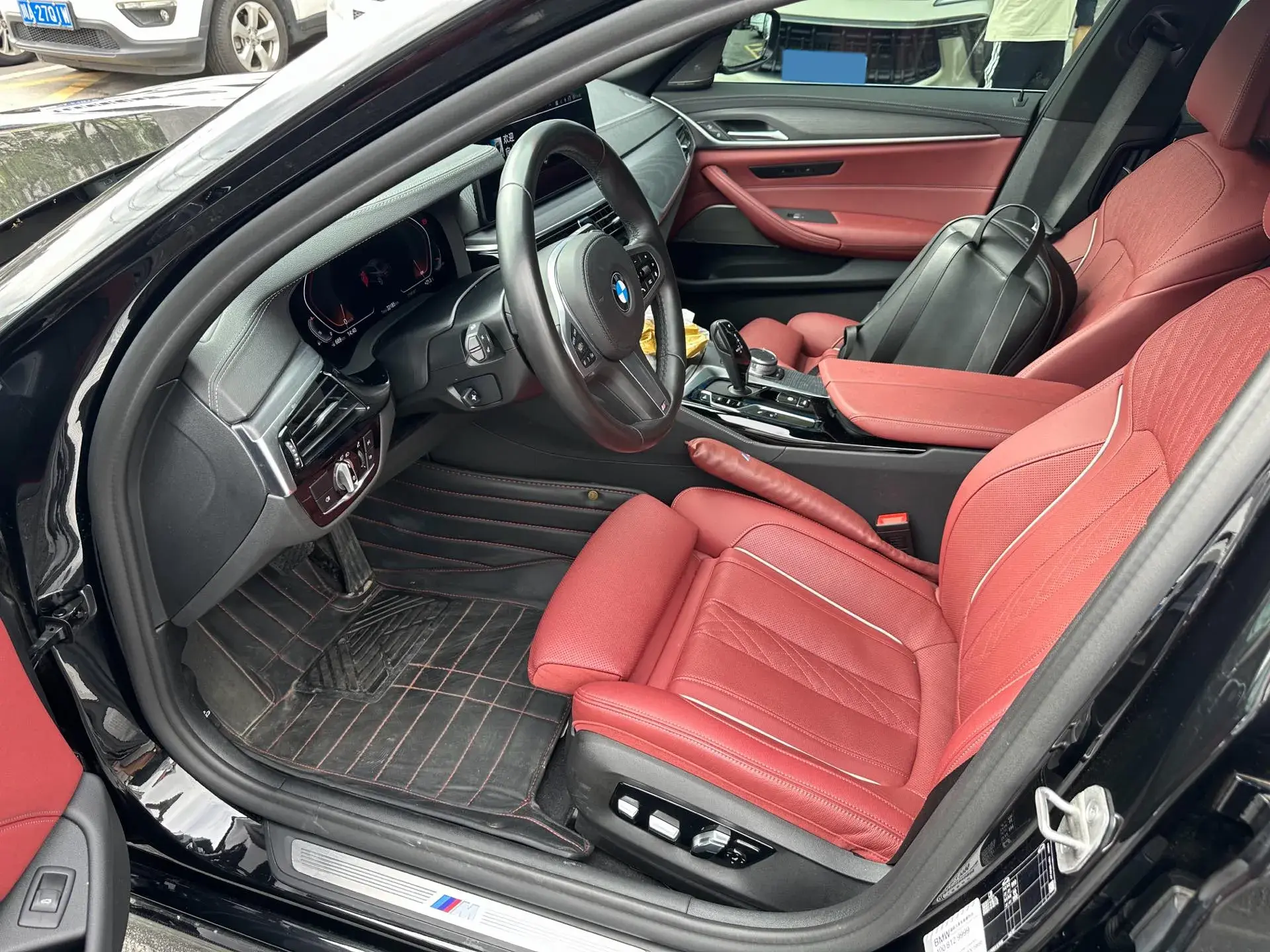 2021 BMW 5 thumbnail 4