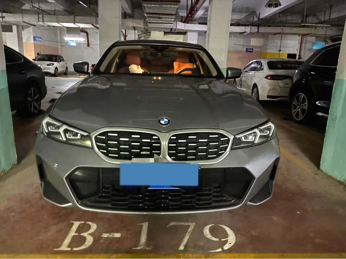 2023 BMW 3 thumbnail 2