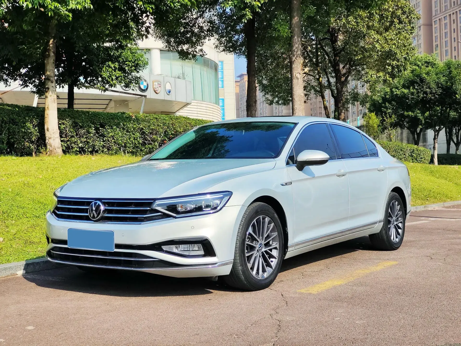 2020 VOLKSWAGEN MAGOTAN view 1