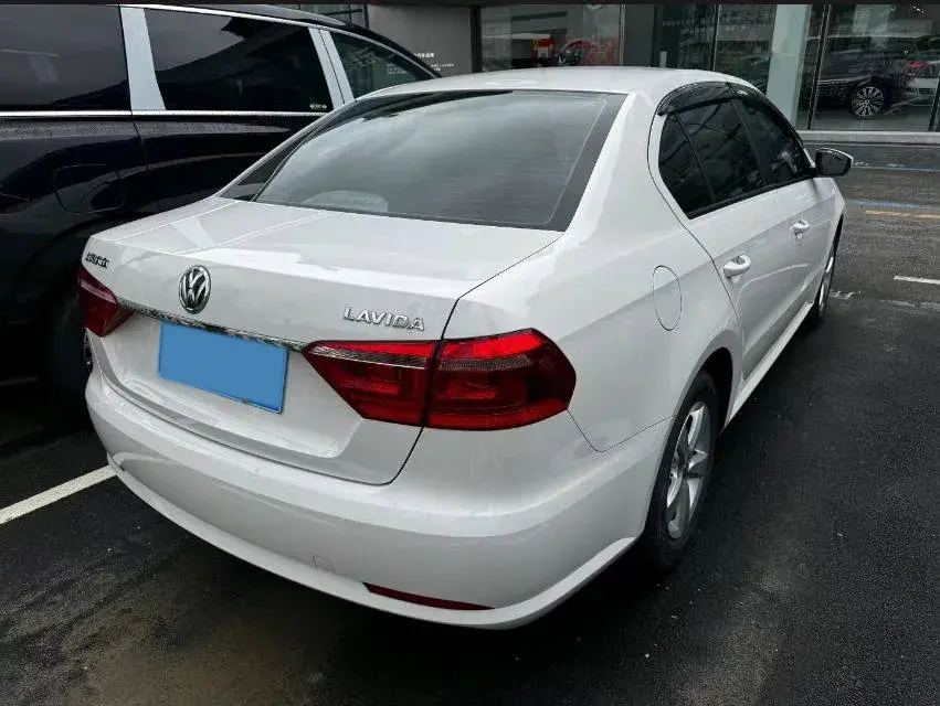 2013 VOLKSWAGEN LAVIDA thumbnail 4