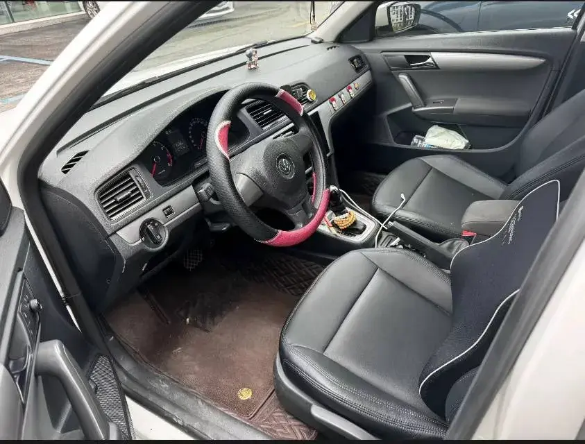 2013 VOLKSWAGEN LAVIDA thumbnail 2