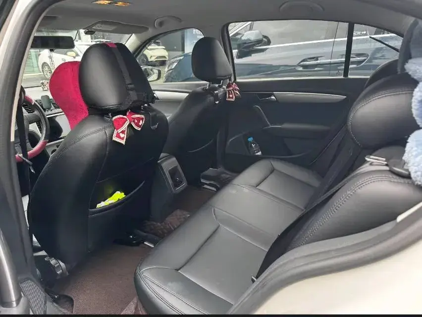 2013 VOLKSWAGEN LAVIDA thumbnail 3