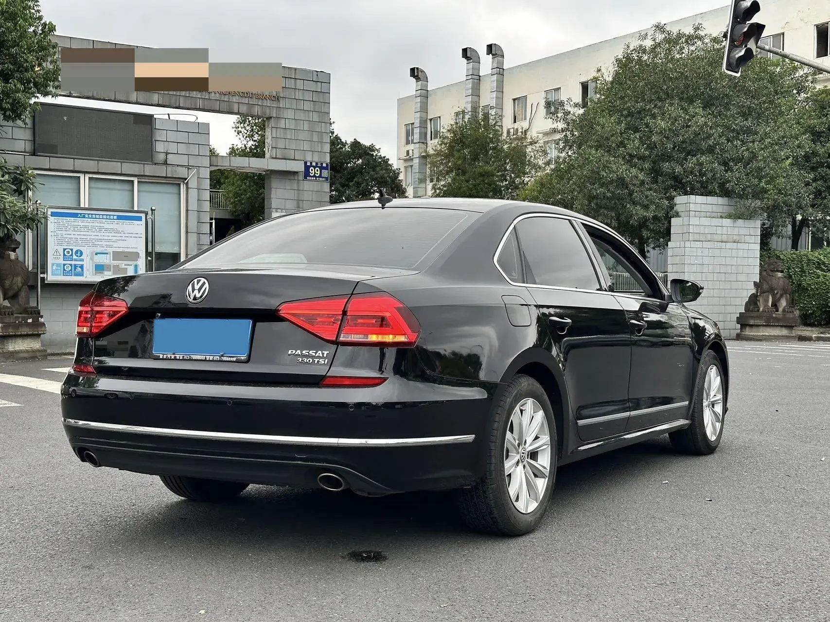 2017 VOLKSWAGEN PASSAT thumbnail 3