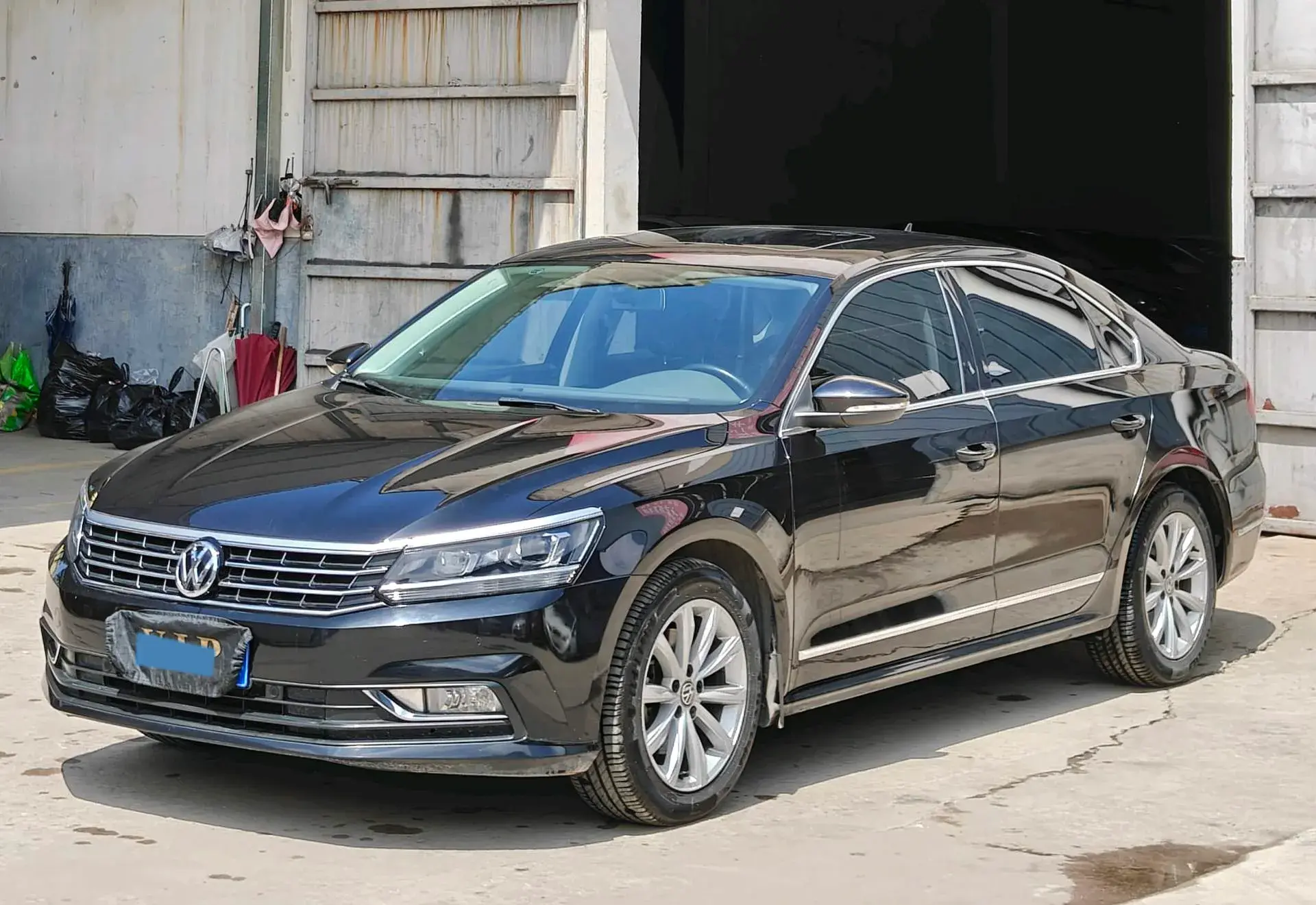 2017 VOLKSWAGEN PASSAT view 1