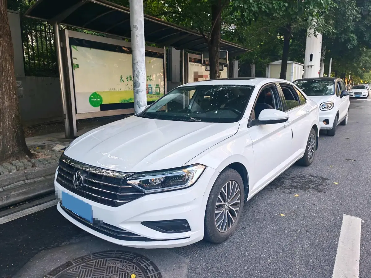 2019 Volkswagen Sagitar 1.2T 116HP L4 7DCT