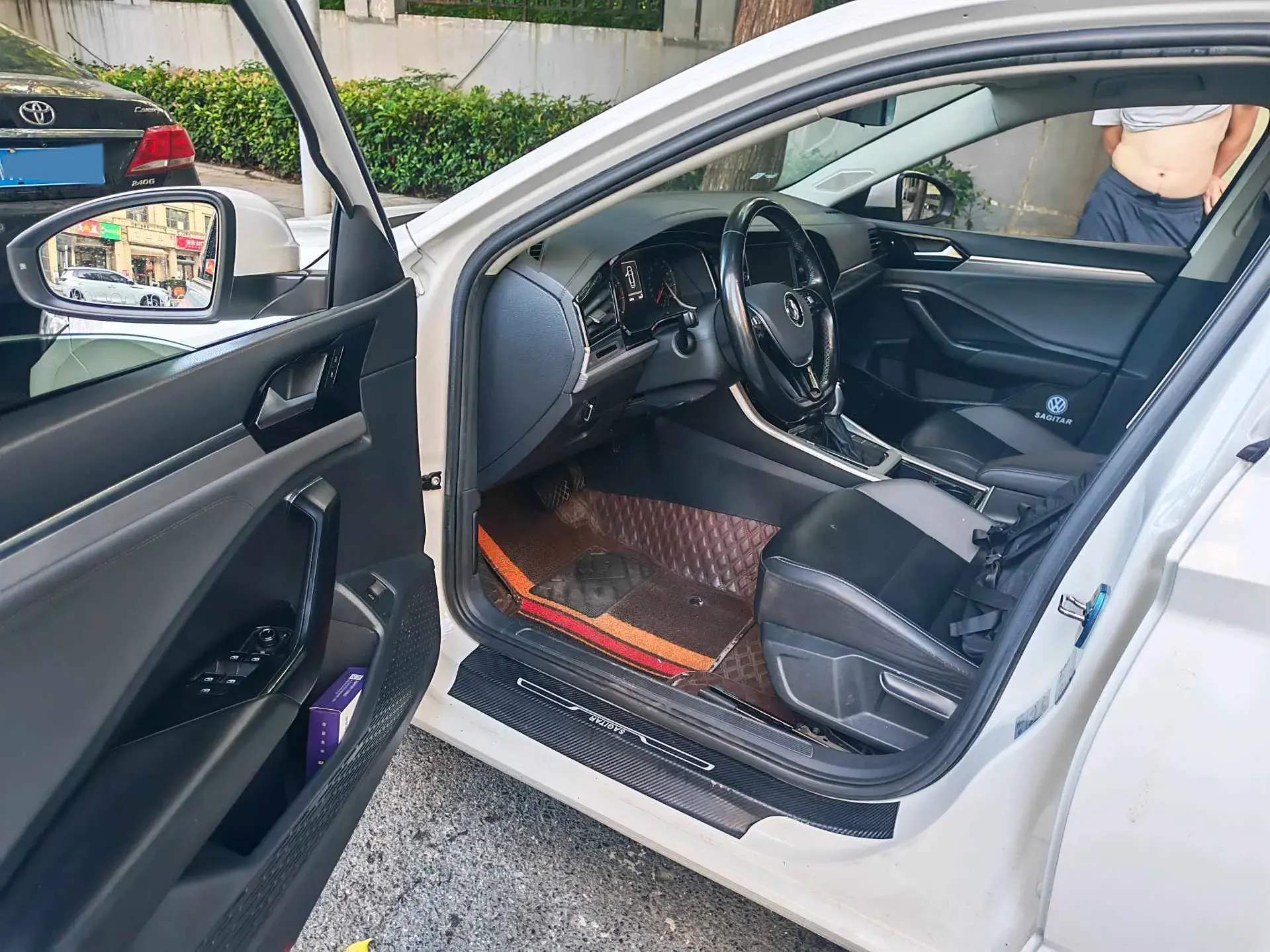 2019 VOLKSWAGEN SAGITAR thumbnail 3