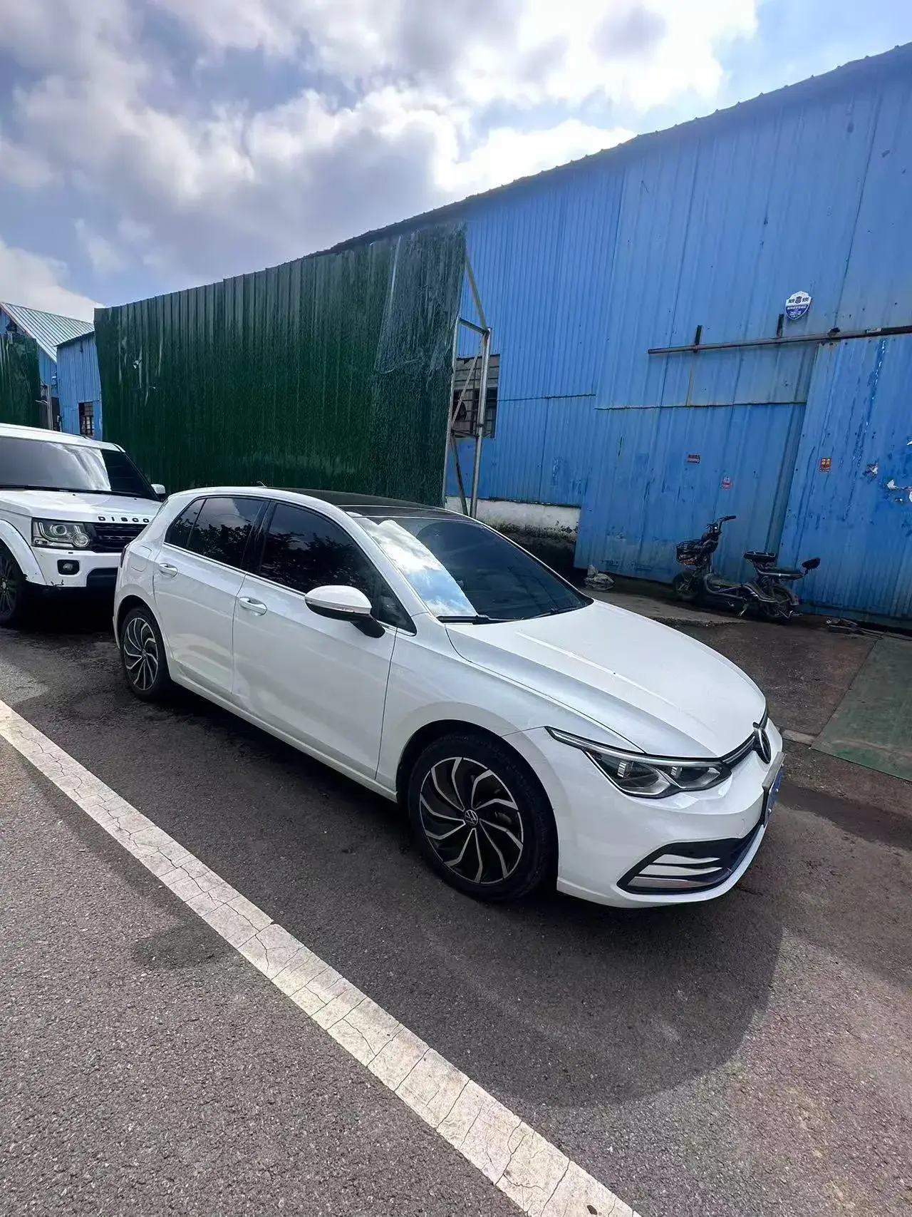 2023 VOLKSWAGEN GOLF thumbnail 3