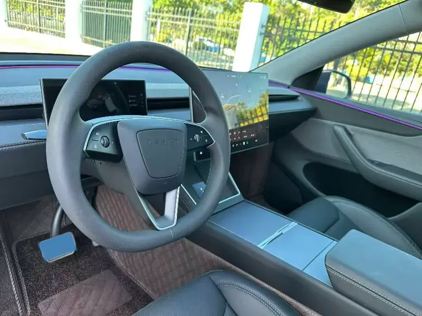 2025 TESLA MODEL thumbnail 4