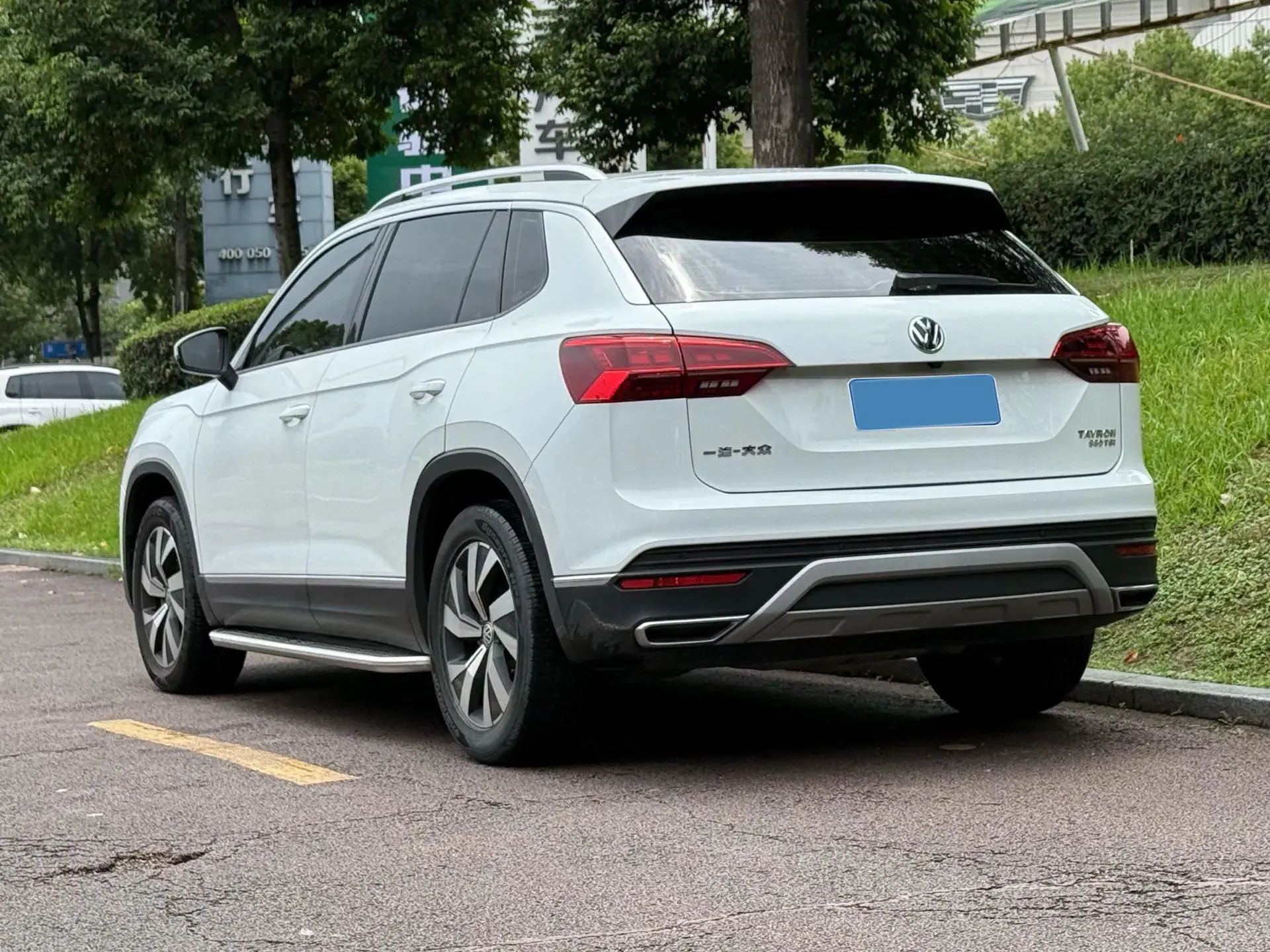 2019 VOLKSWAGEN TAYRON thumbnail 3